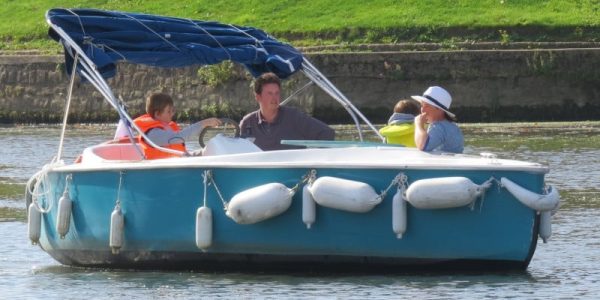 bateau journée sablé sur sarthe electrique